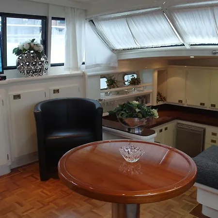 Bateau-hôtel Dutch Yachthotel