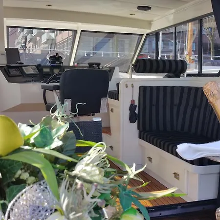 Dutch Yachthotel Botel Rotterdam