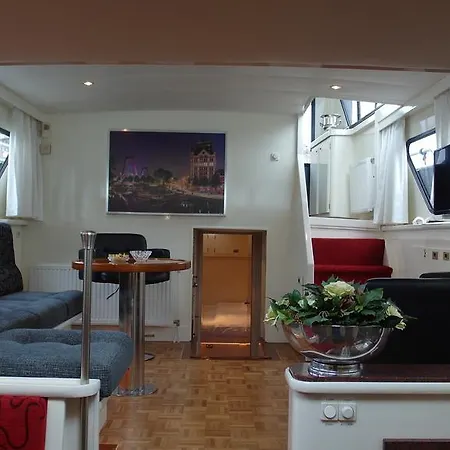 Botel Dutch Yachthotel