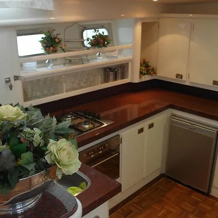 Dutch Yachthotel