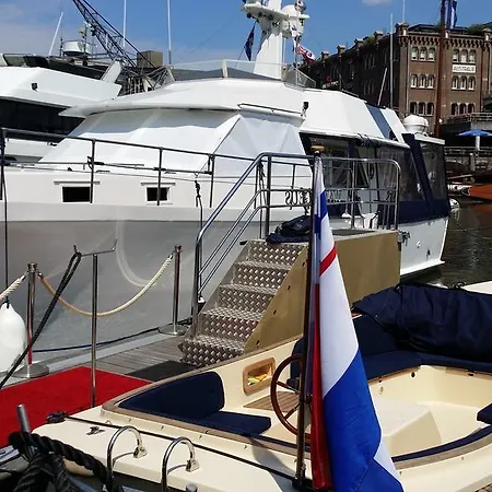 Dutch Yachthotel 4*